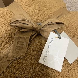 Barefoot dreams blanket